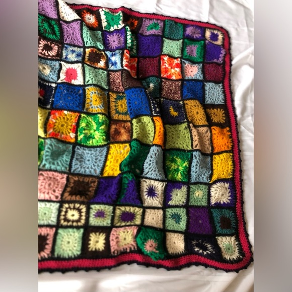 1970s Hand Crocheted Granny Square Blanket - Picture 7 of 15